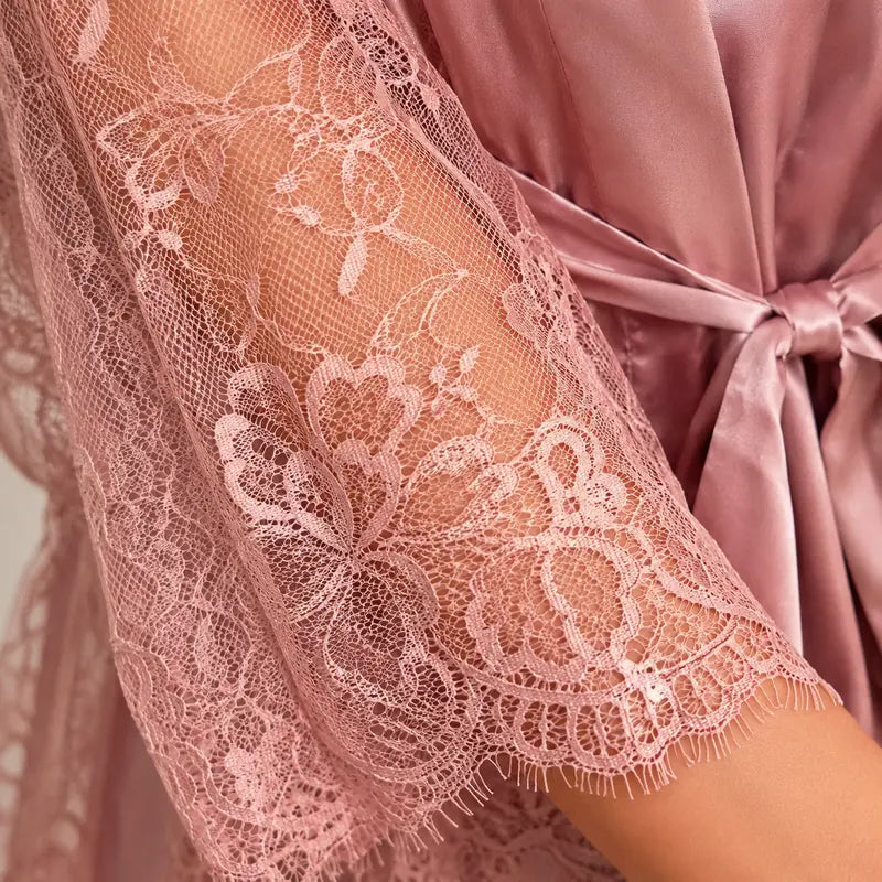 Nuisette satin rose avec peignoir dentelle