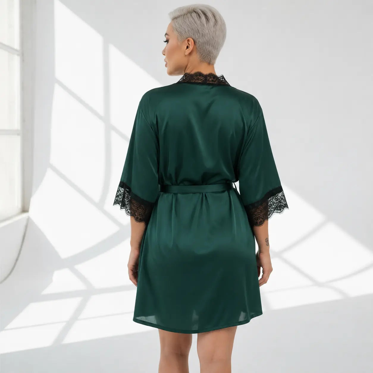 Ensemble satin vert émeraude avec peignoir