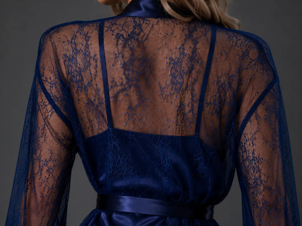 Nuisette satin bleu nuit avec peignoir dentelle