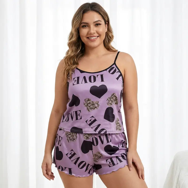 Ensemble satin violet pour femme avec motifs cœurs noirs et inscription LOVE, débardeur et short coordonnés