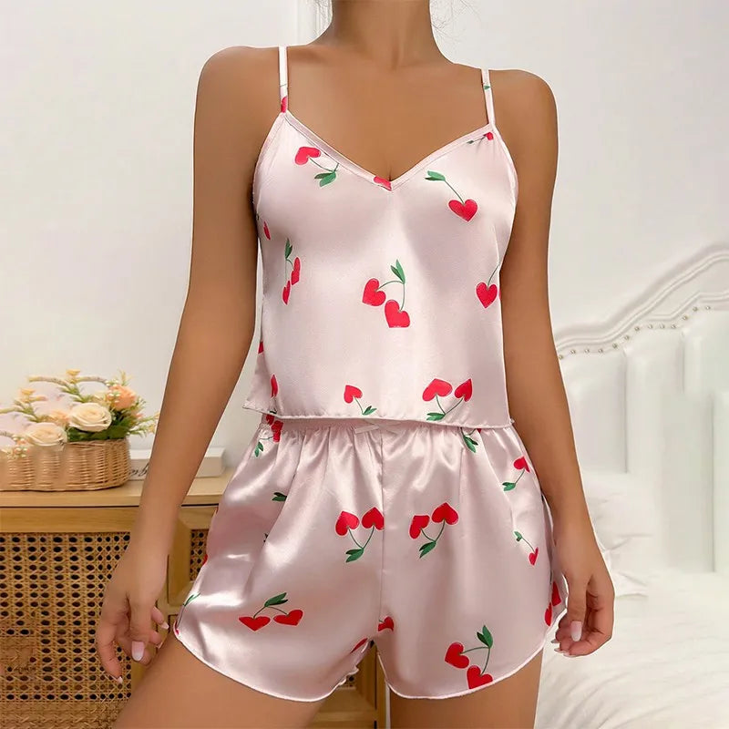 Ensemble satin femme motif cerises avec débardeur à fines bretelles et short assorti rose clair
