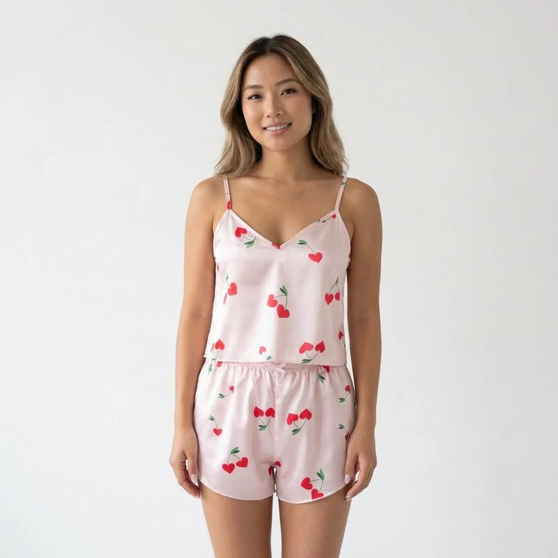Ensemble satin femme motif cerises avec débardeur à fines bretelles et short assorti rose clair