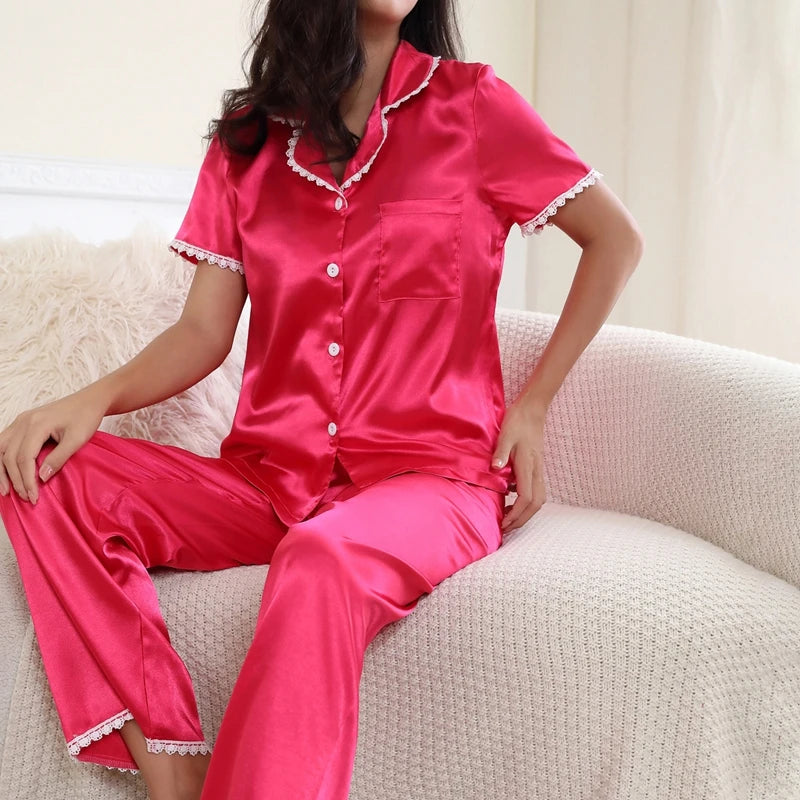 Pyjama satin rose pour femme au charme parisien