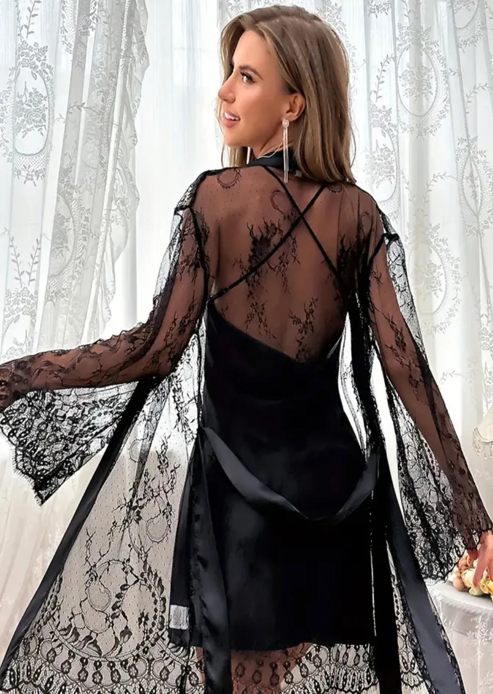Nuisette satin violette avec peignoir dentelle