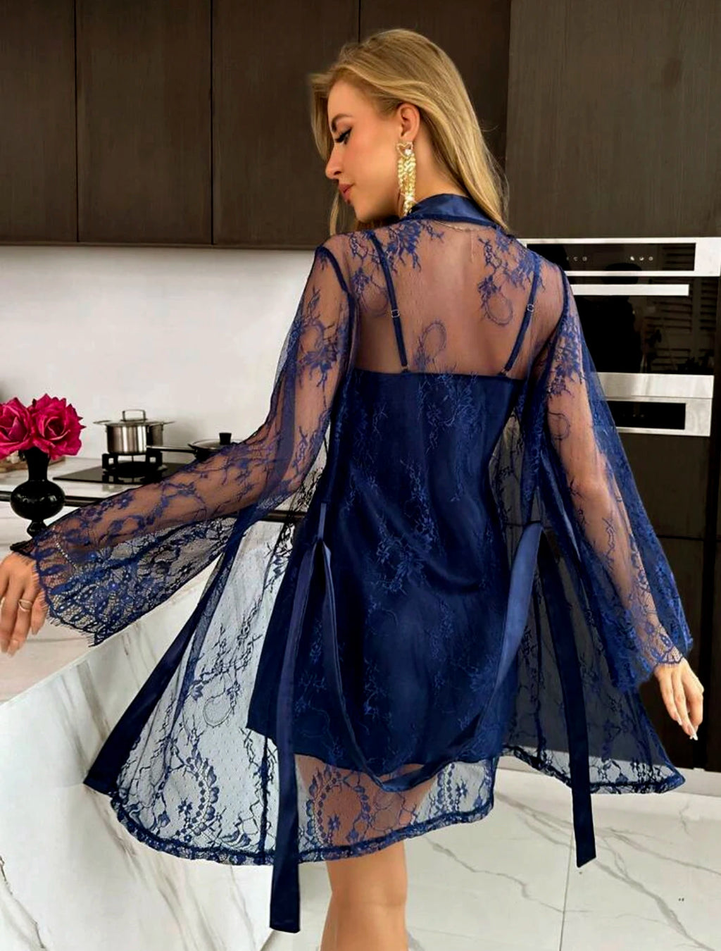 Nuisette satin violette avec peignoir dentelle