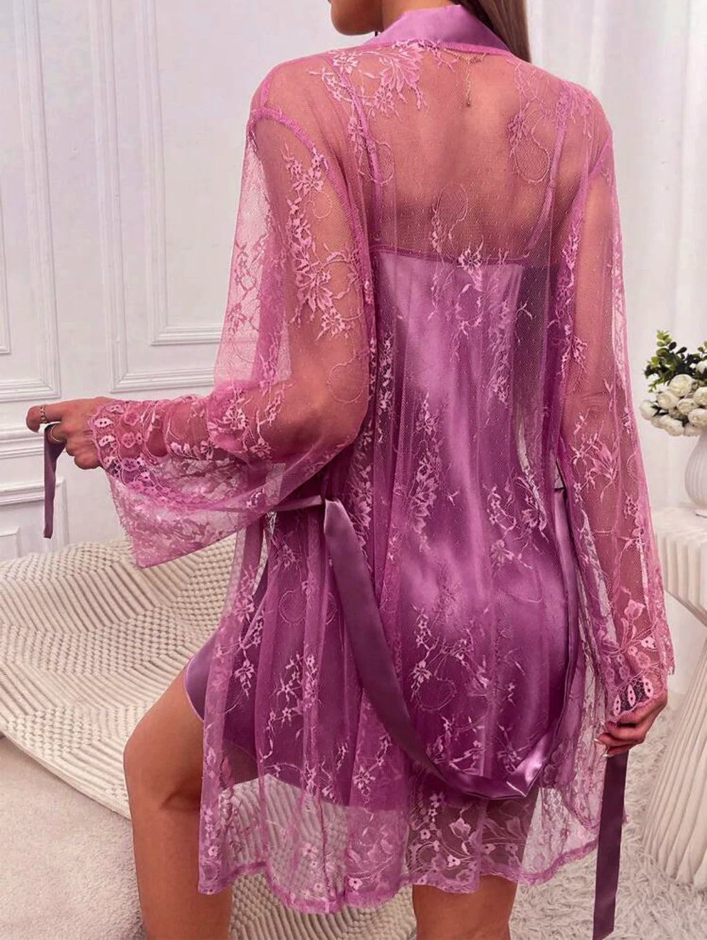 Nuisette satin violette avec peignoir dentelle