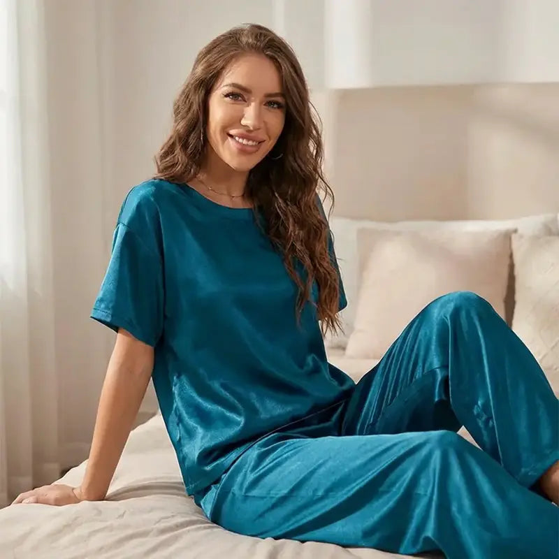 Pyjama Satin Femme Design Elégant Et Moderne