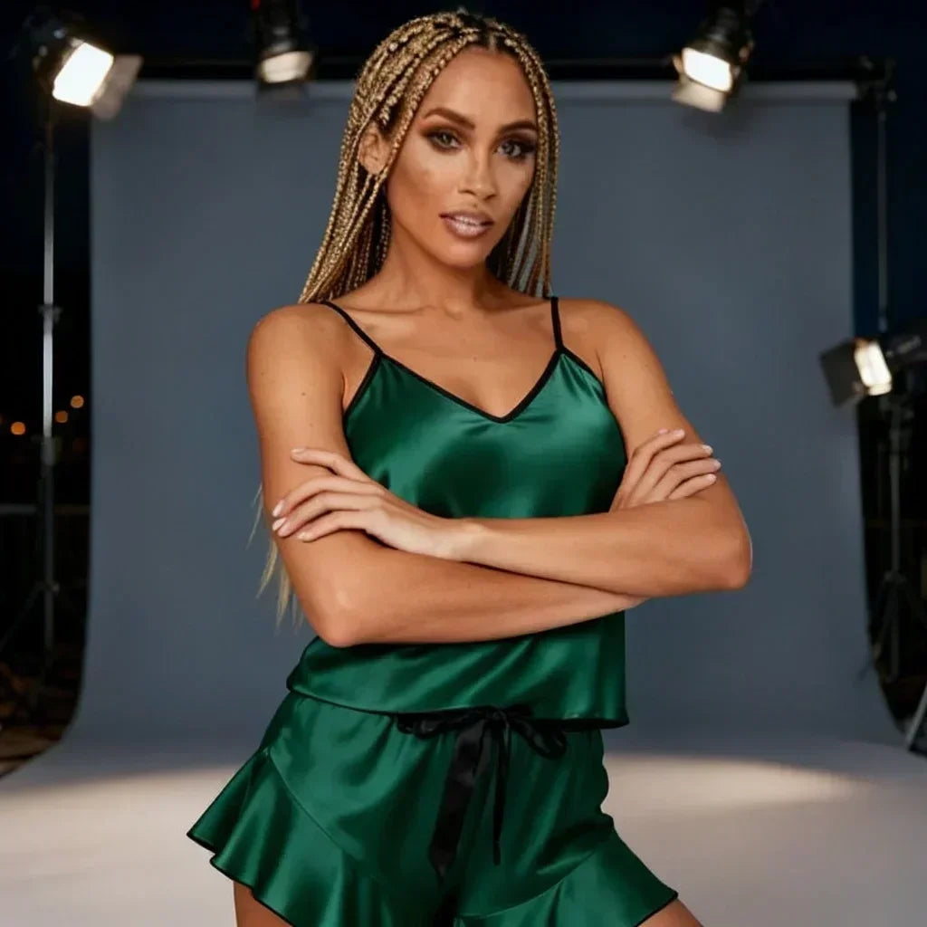 Pyjama satin femme vert avec short volant